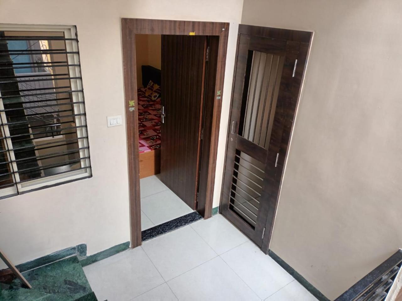Anand Yatri Grah - Home Stay, Ujjain Extérieur photo