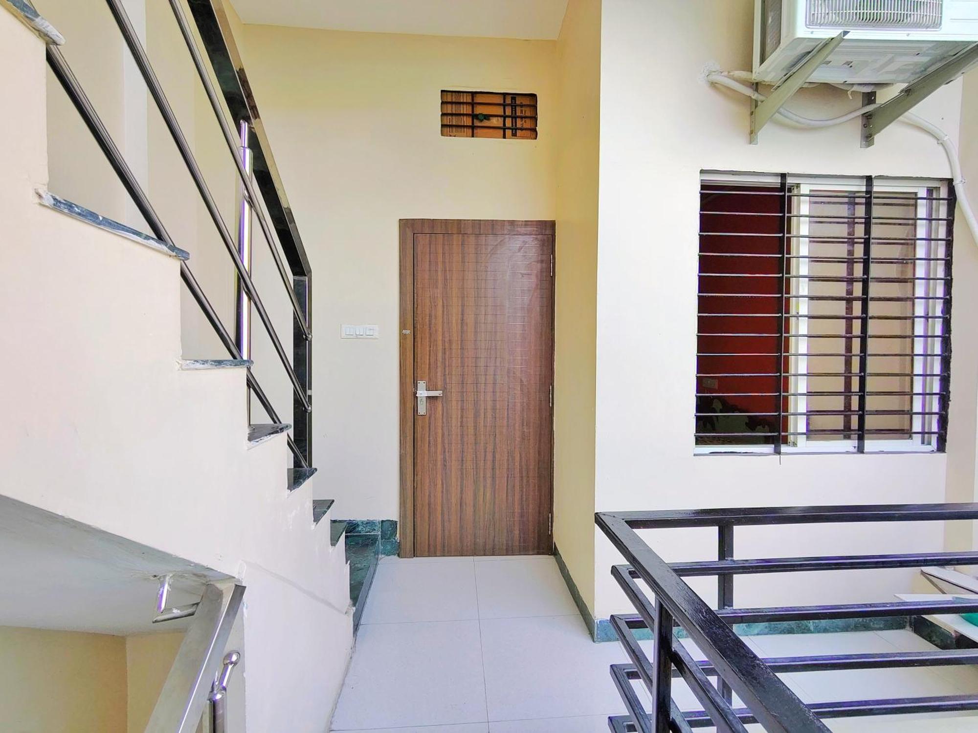 Anand Yatri Grah - Home Stay, Ujjain Extérieur photo
