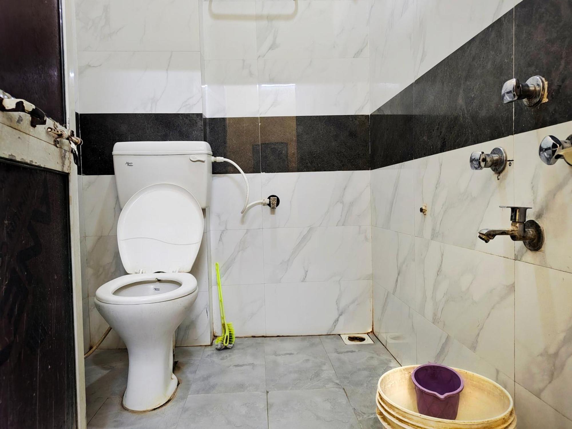 Anand Yatri Grah - Home Stay, Ujjain Extérieur photo