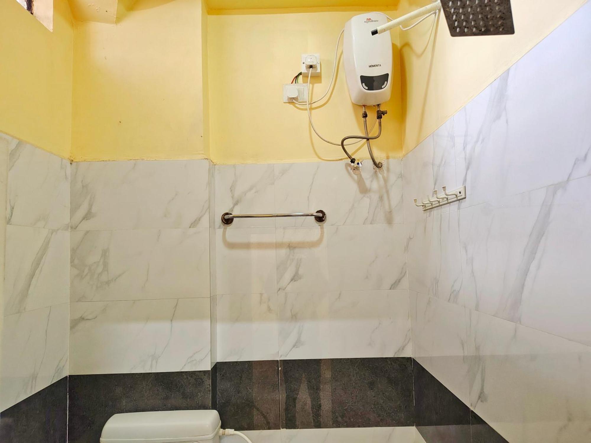 Anand Yatri Grah - Home Stay, Ujjain Extérieur photo